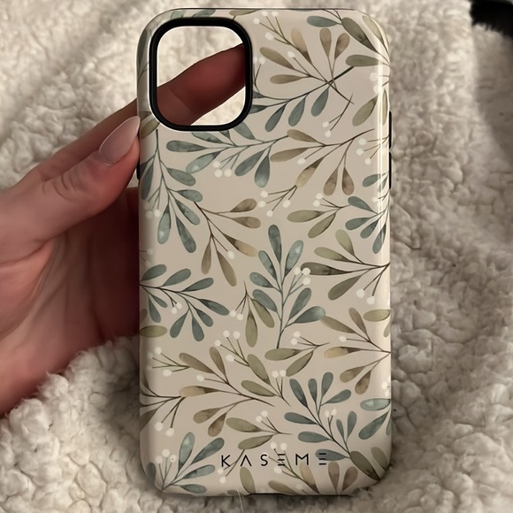 Green and cream iPhone 11 case - Picture 1 of 3
